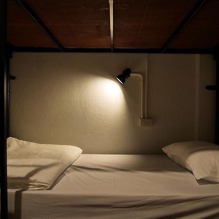Phresh Hostel Банкок Екстериор снимка