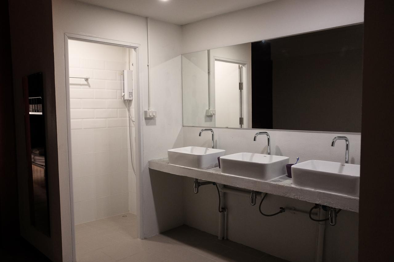 Phresh Hostel Банкок Екстериор снимка