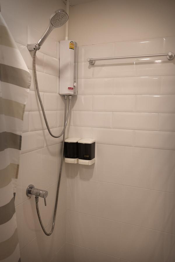 Phresh Hostel Банкок Екстериор снимка